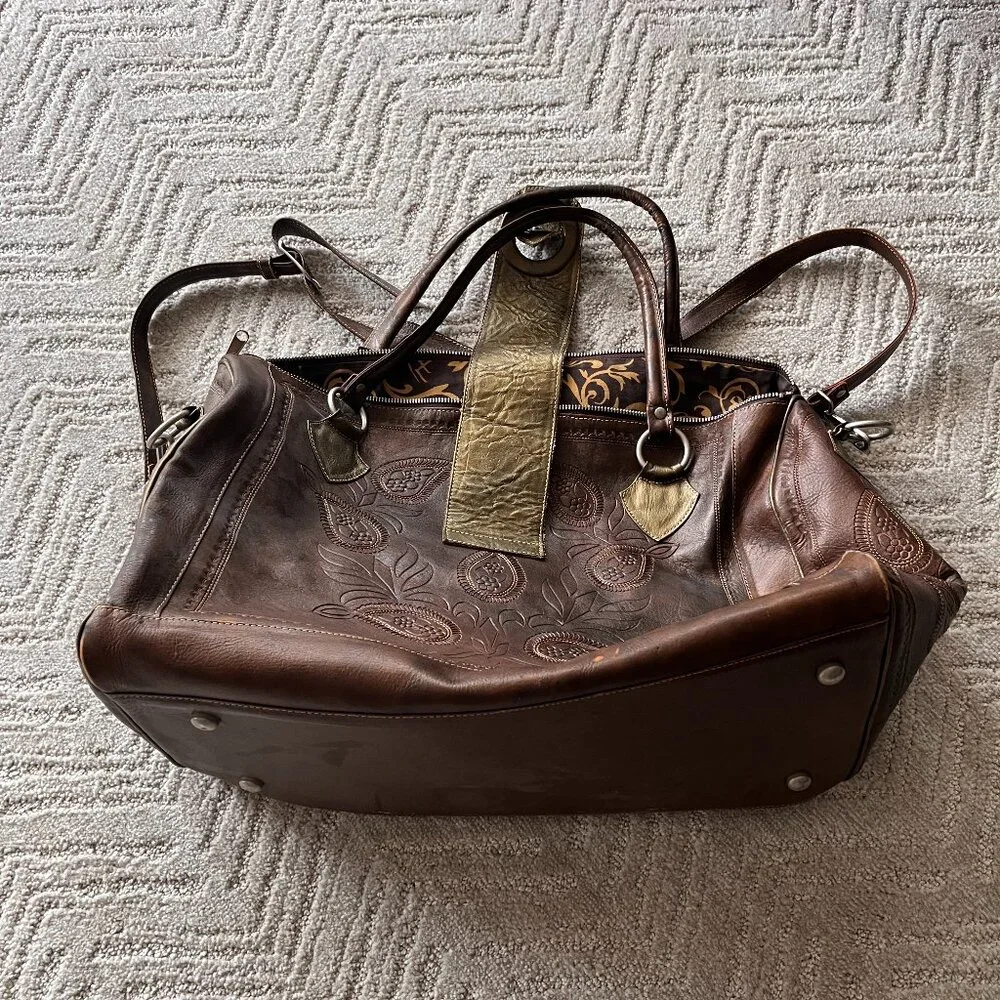Roomy over the shoulder travel, leather duffle bag - Lightweight and stylish!